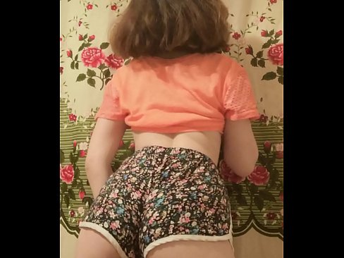 ❤️ מותק צעיר סקסי פושט את המכנסיים הקצרים במצלמה ️❌ פורנו אצלנו ❌